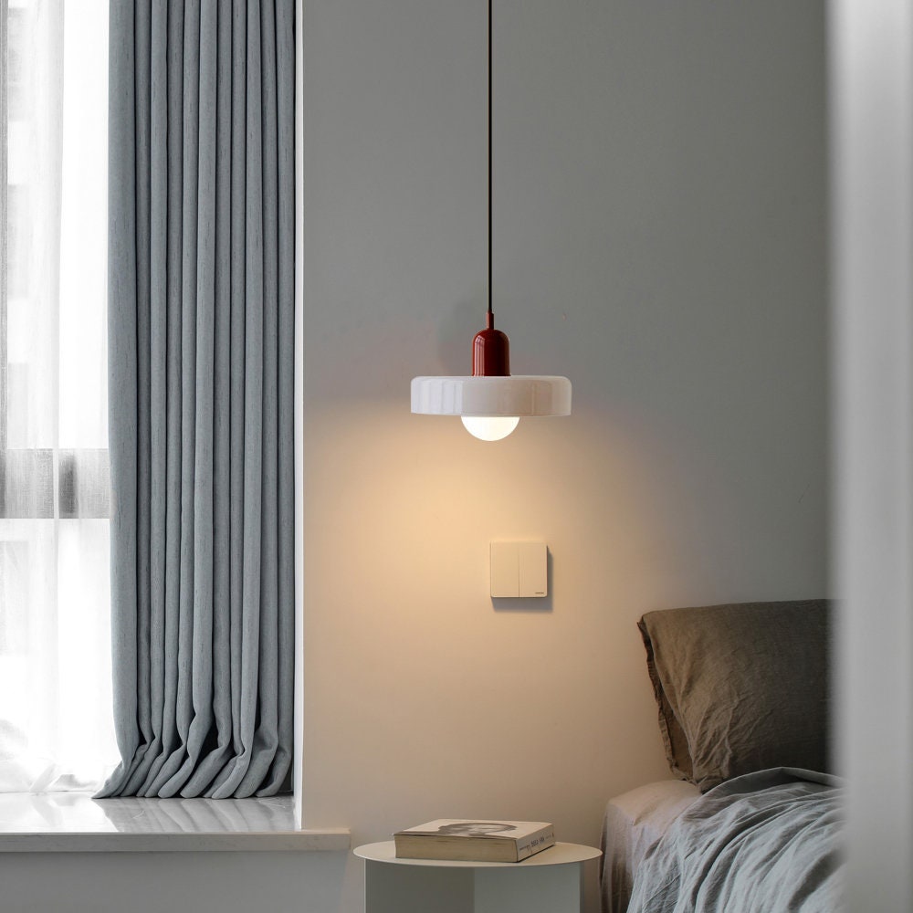 Bauhaus-pendel i farvet glas