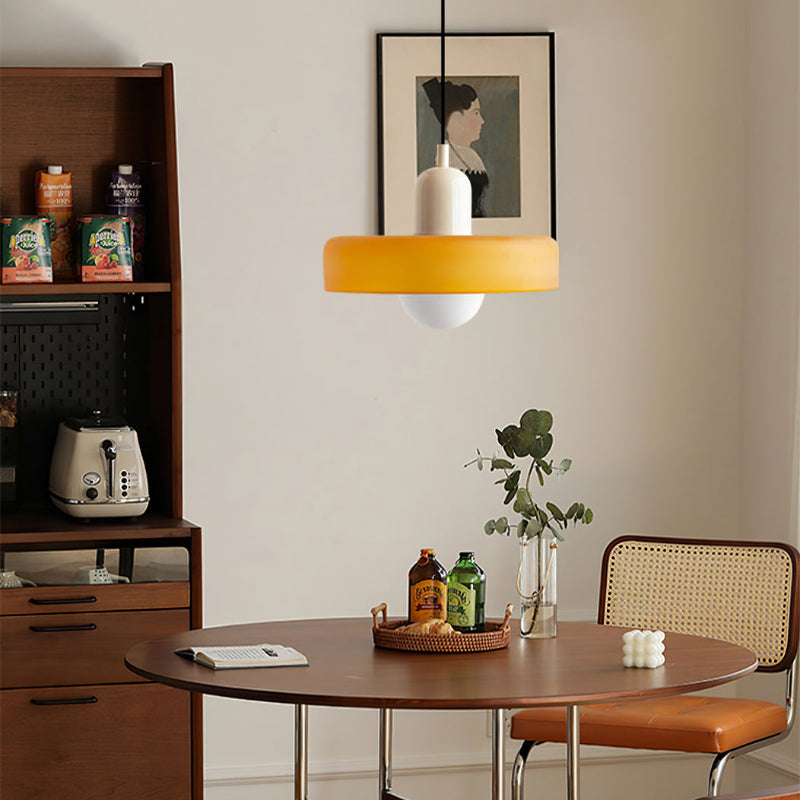 Bauhaus-pendel i farvet glas