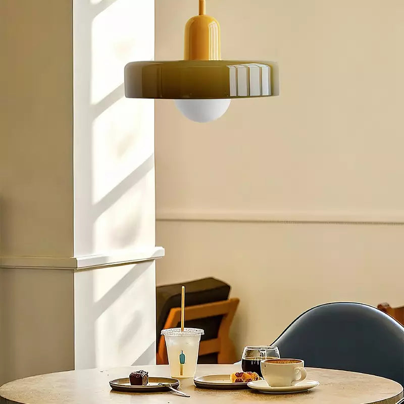Bauhaus-pendel i farvet glas