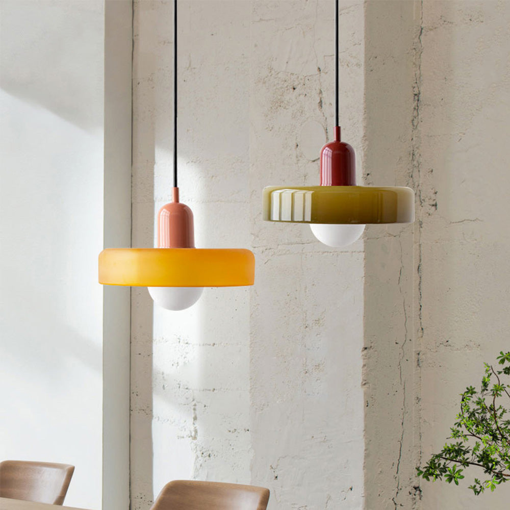 Bauhaus-pendel i farvet glas