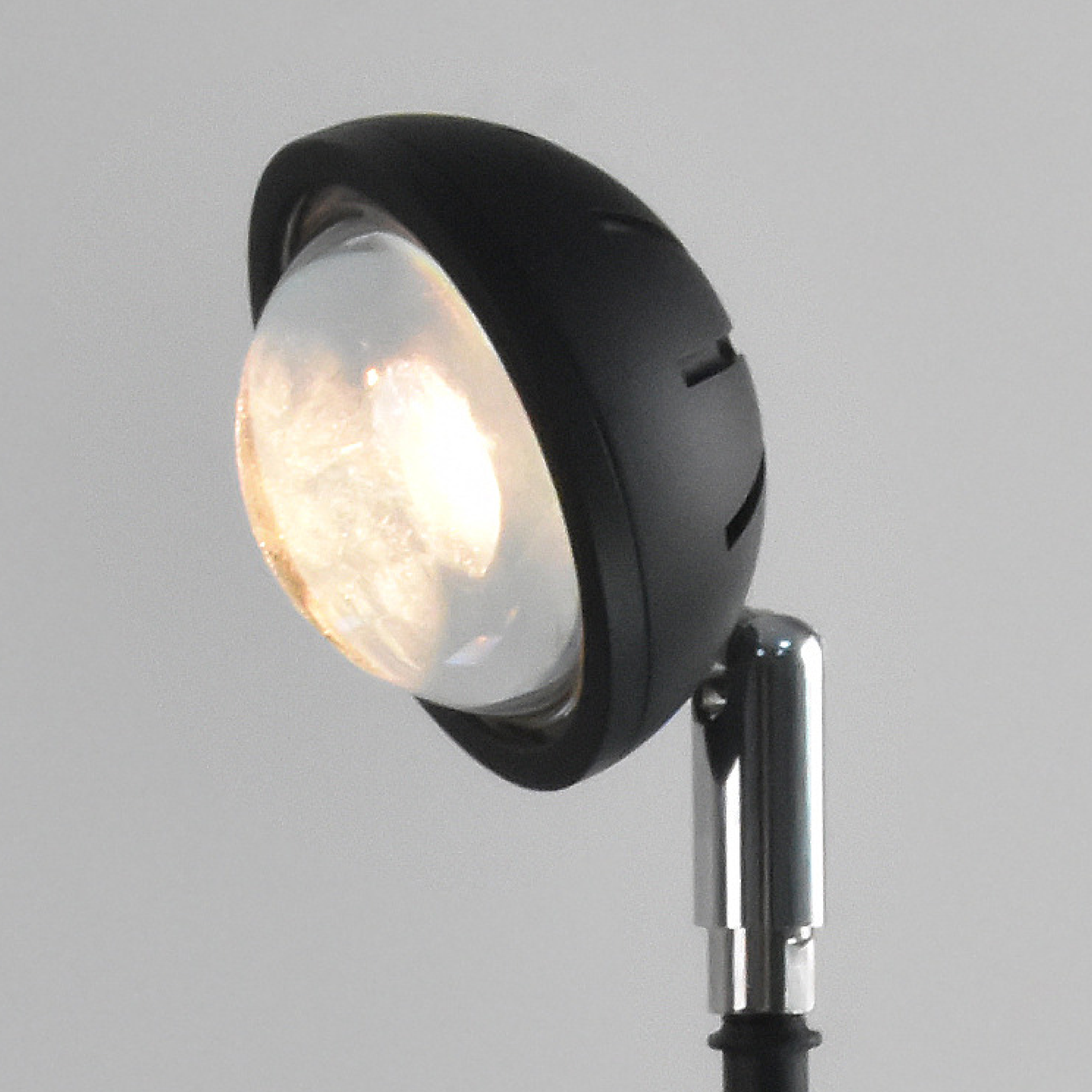 Dæmpbar gulvlampe