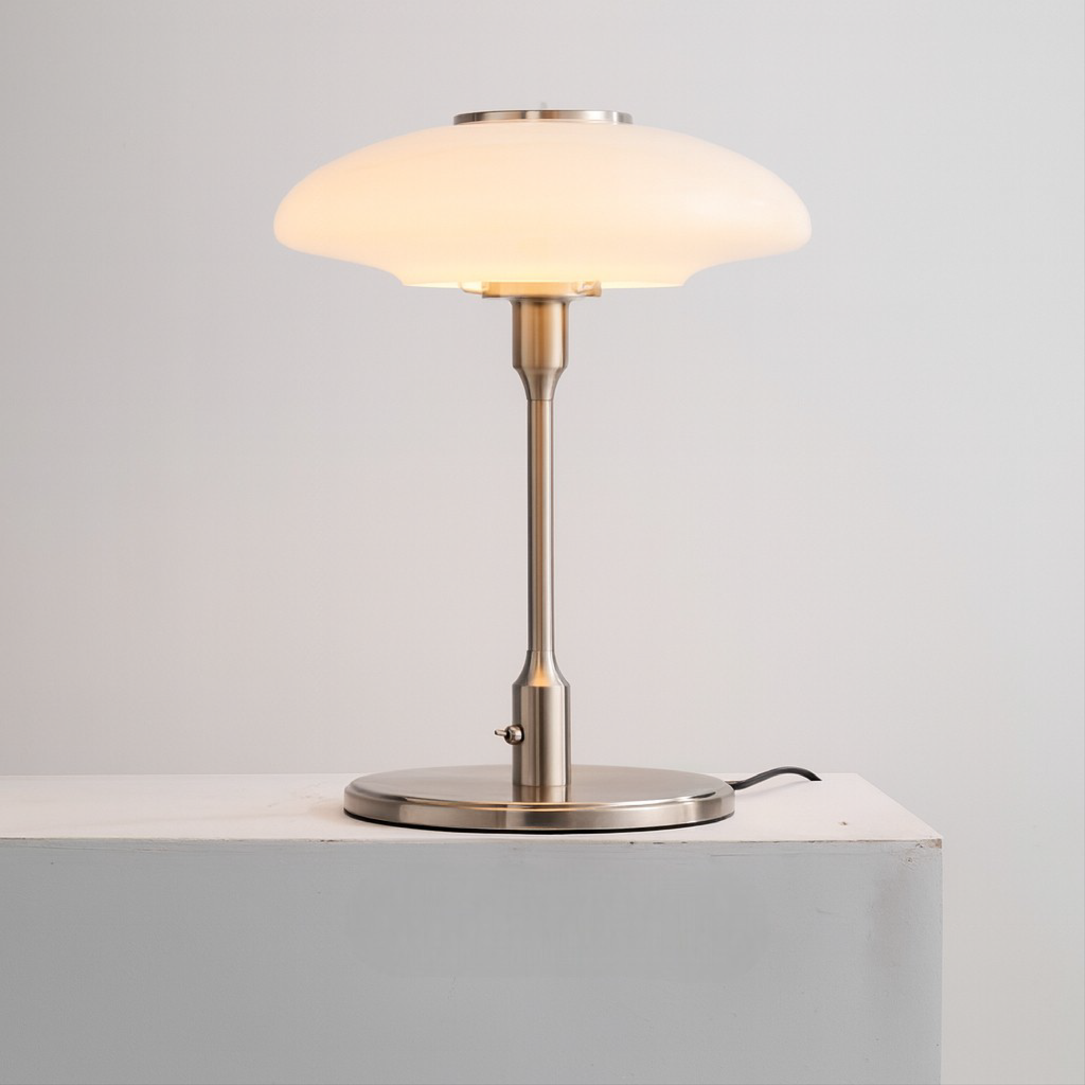 Svensk designer-bordlampe