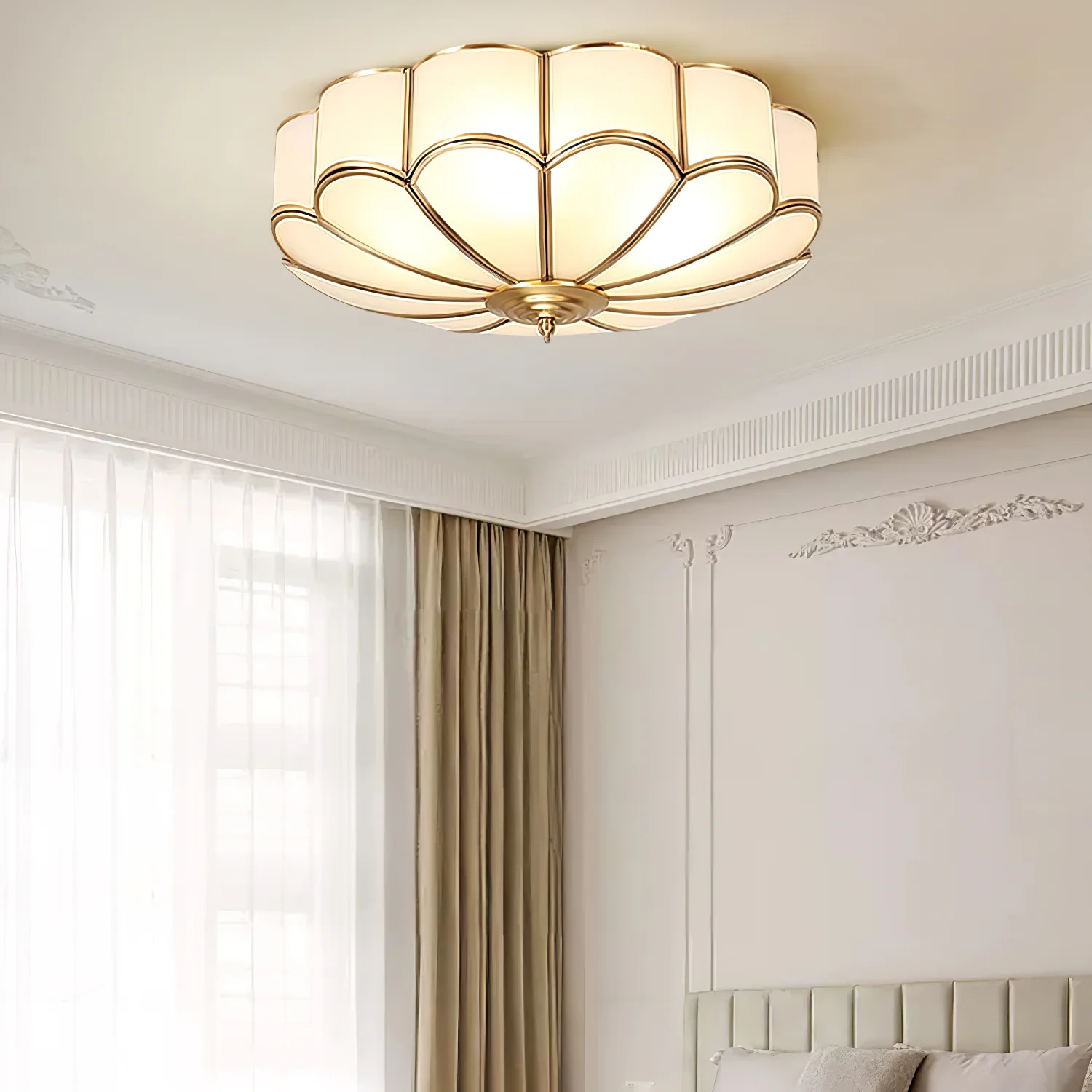 Blomsterformet loftslampe i glas