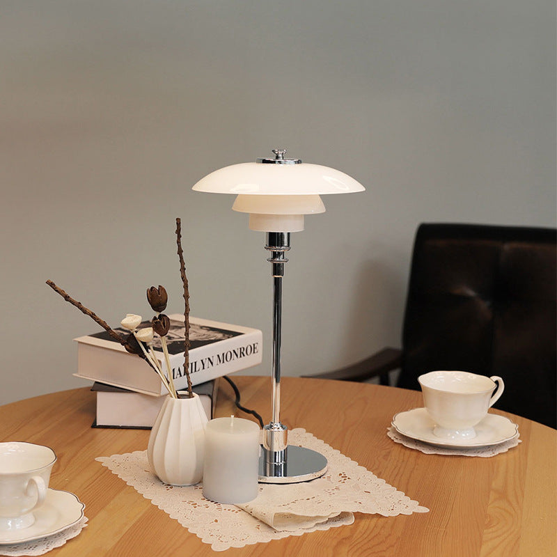 Dansk designer-bordlampe