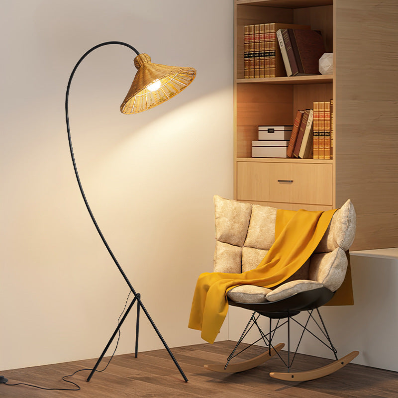 Gulvlampe med bambushætte