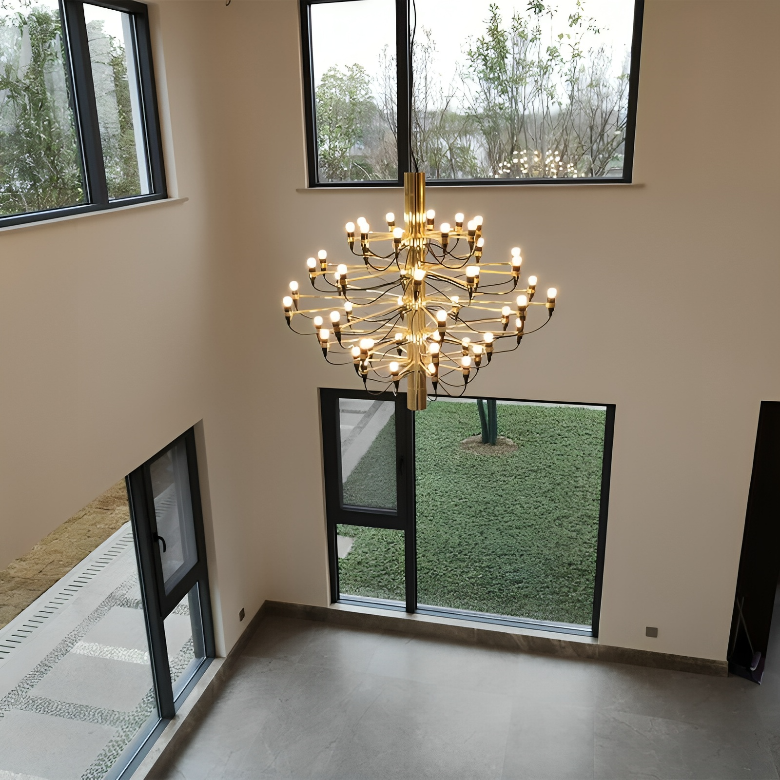 Italiensk middelalderlig designer-lysekrone