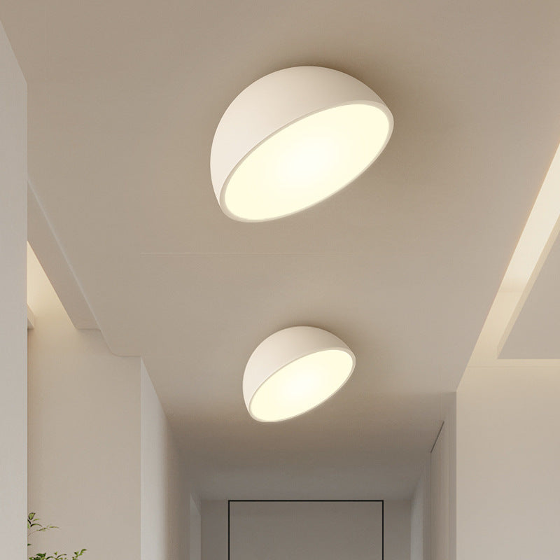 Halvkugleformet loftslampe