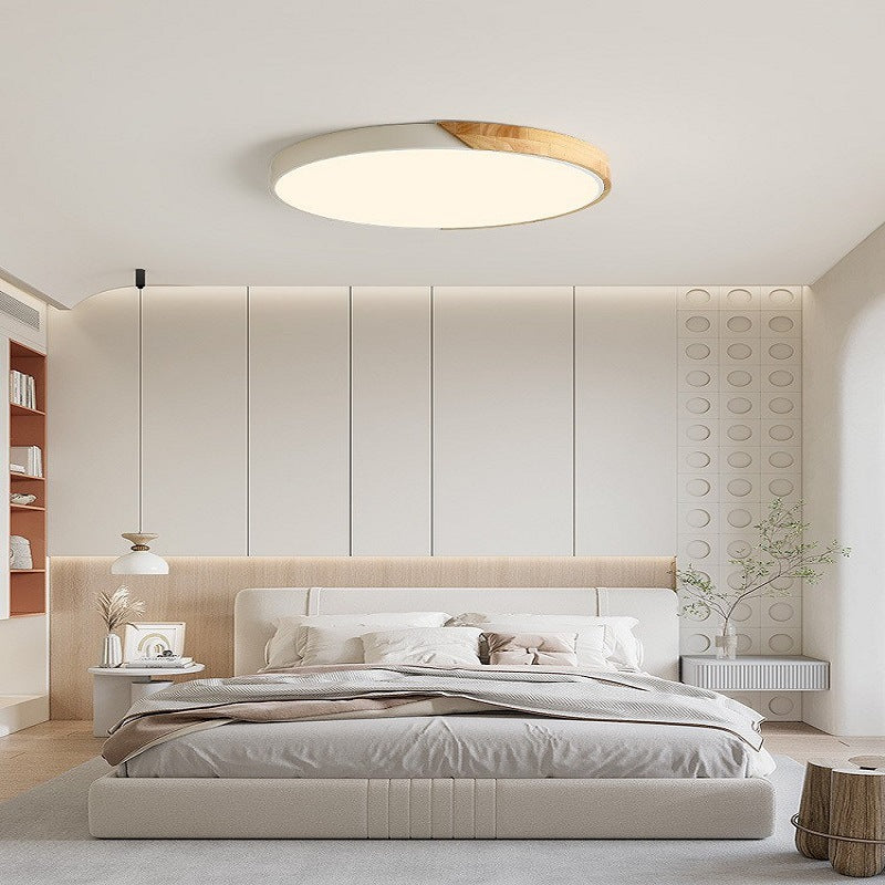 Nordisk loftslampe i træ