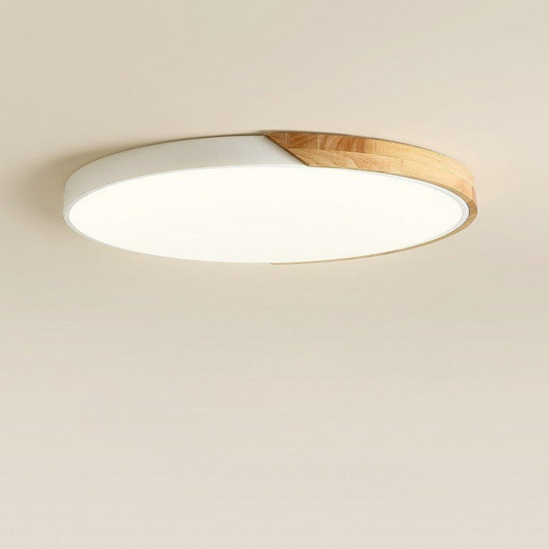 Nordisk loftslampe i træ
