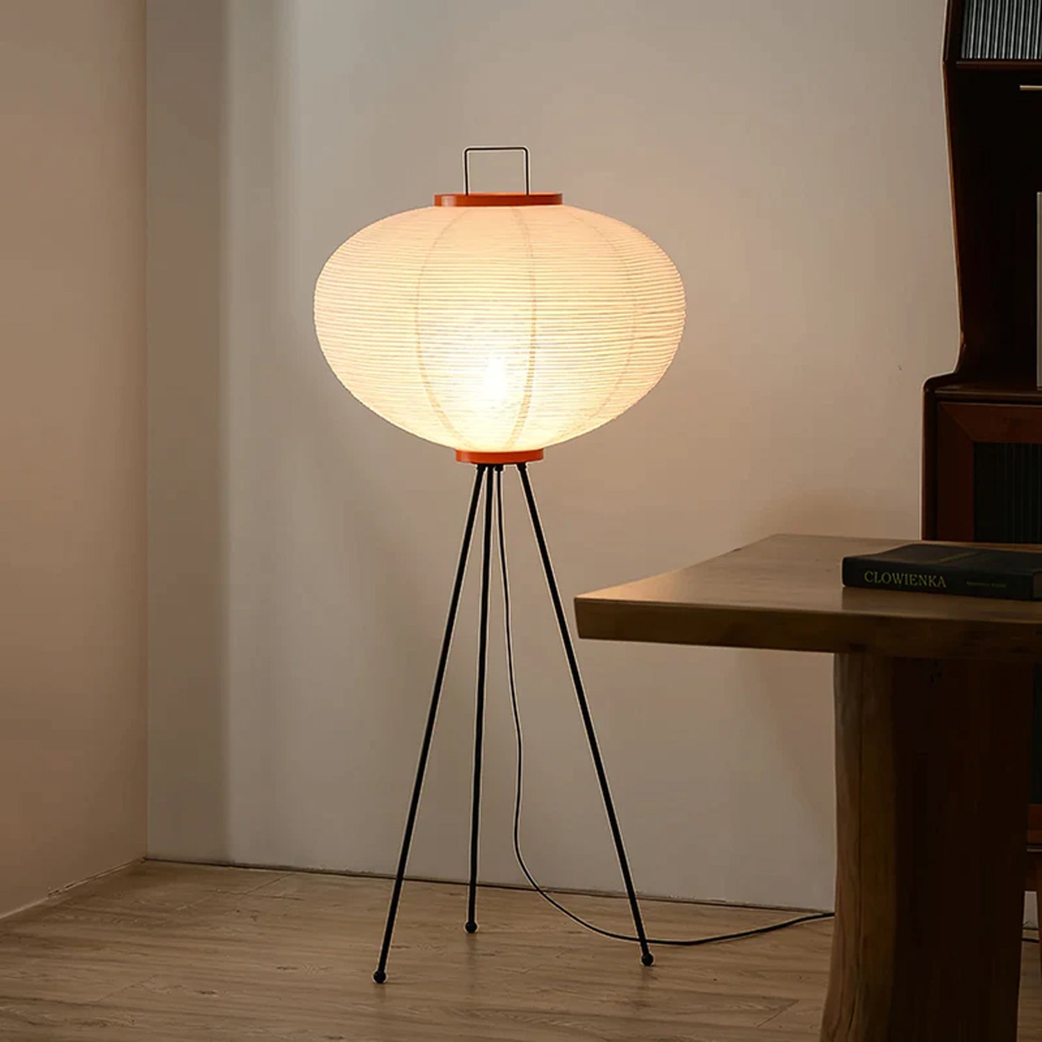 Gulvlampe af rispapir