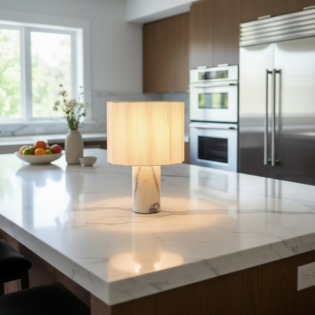 Mirna bordlampe i marmor