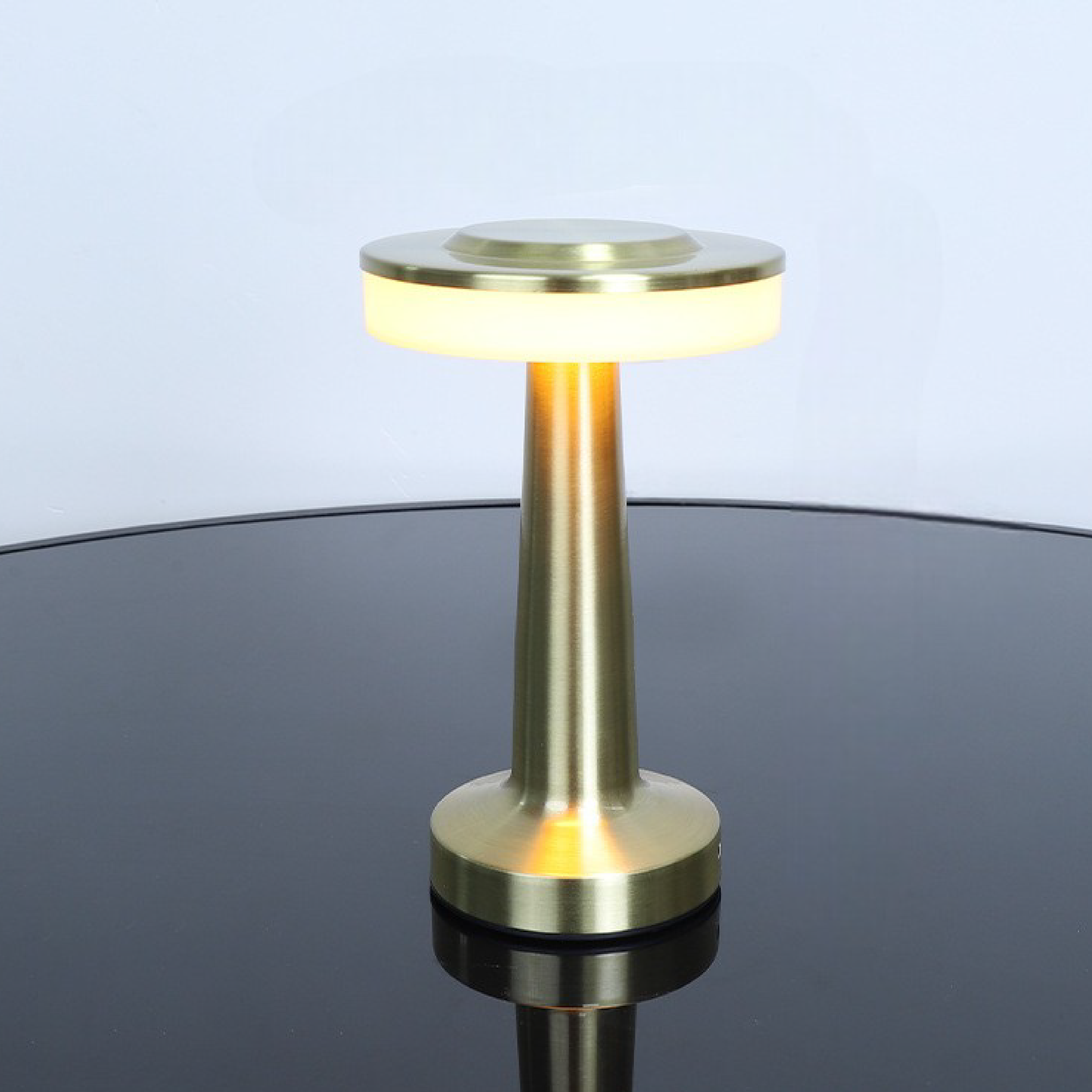 Birdonas bordlampe i metal