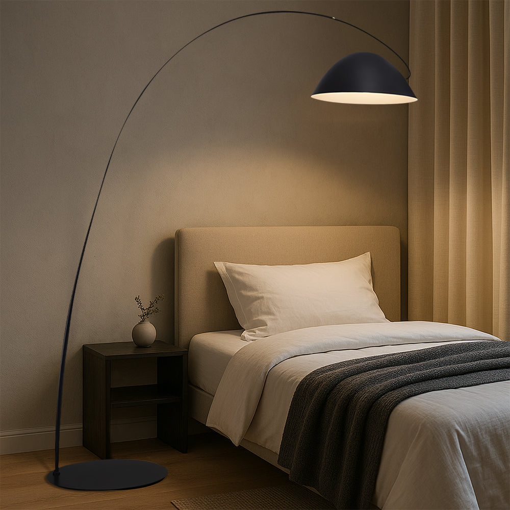 Nordisk lang gulvlampe