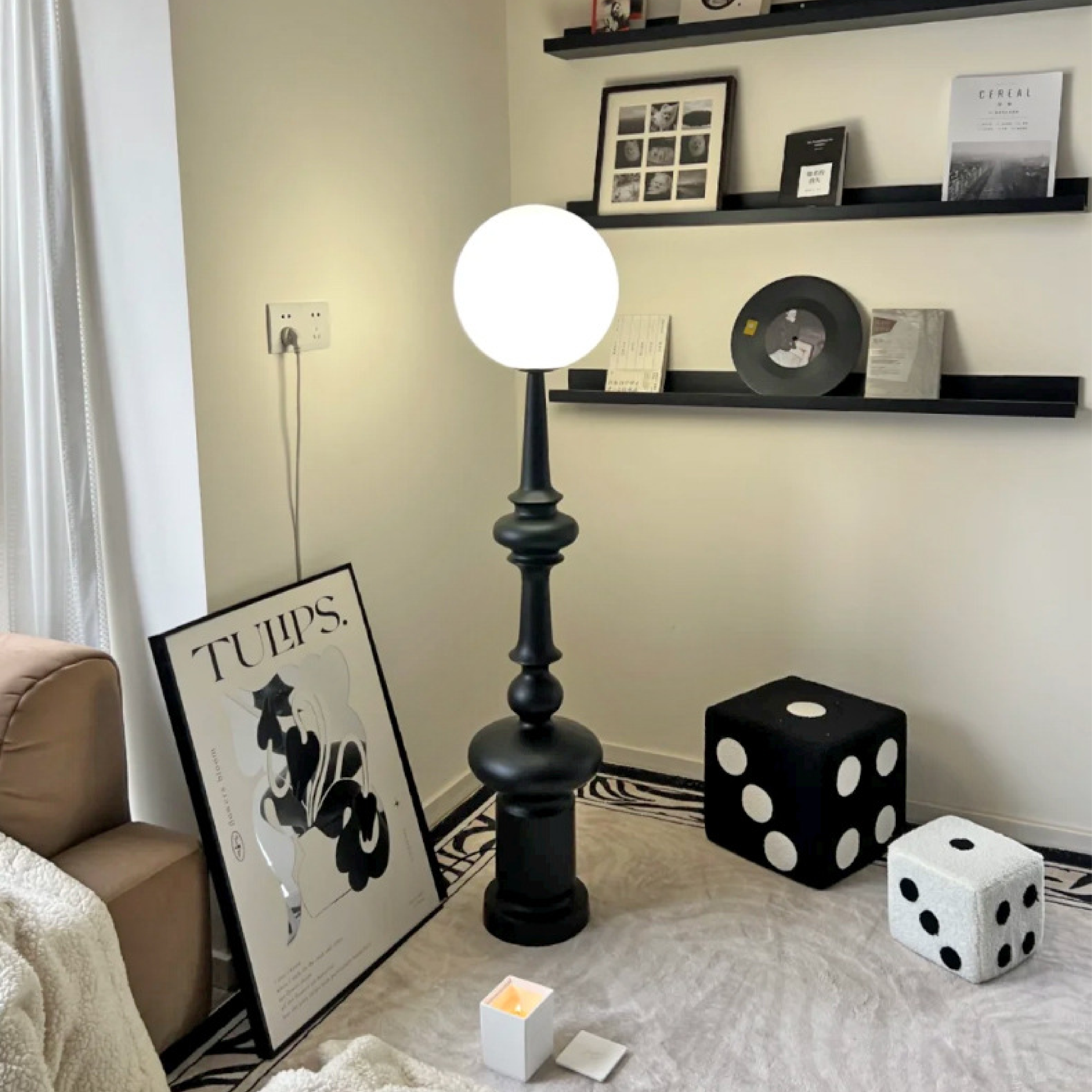 Bauhaus sort gulvlampe