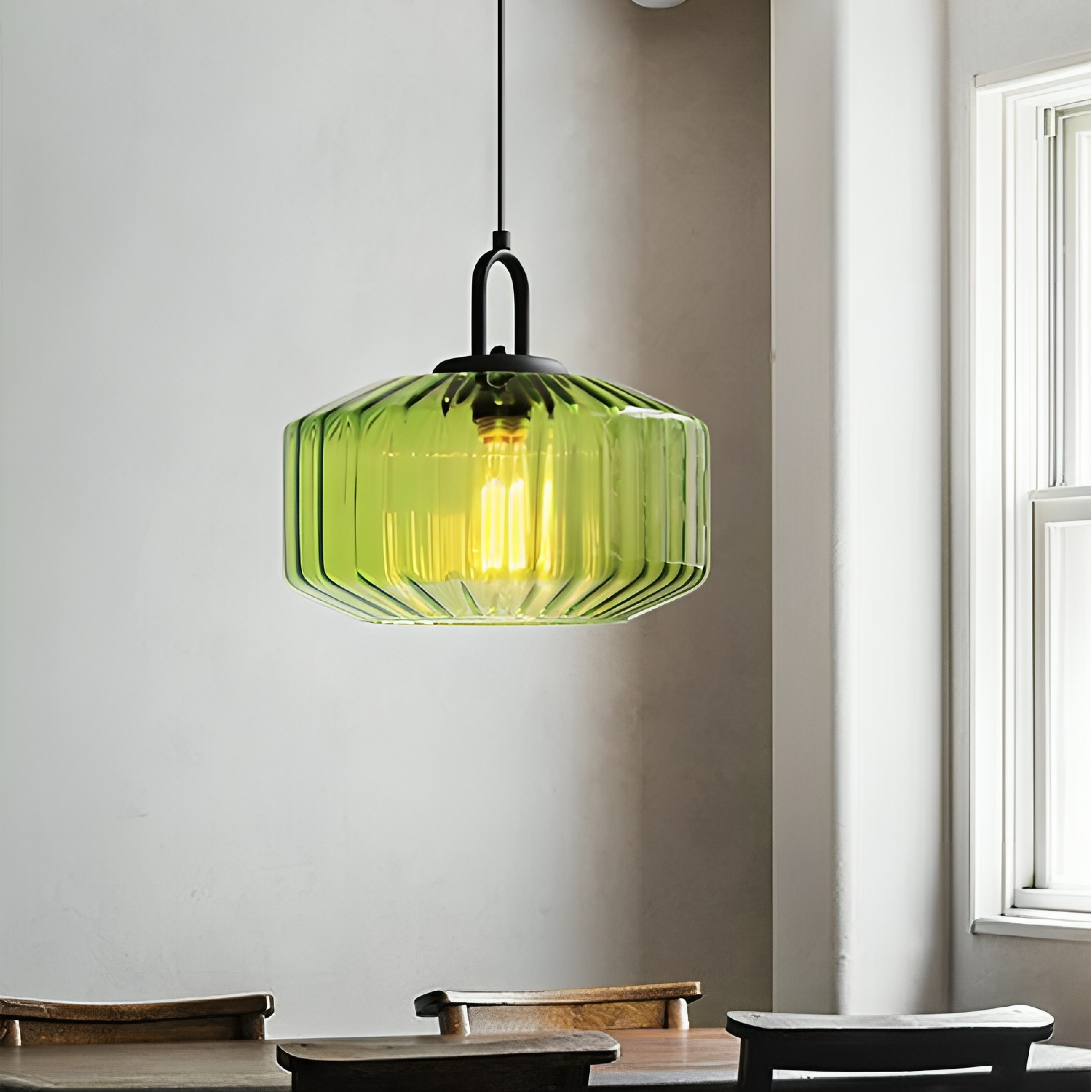 Pendellampe i farvet glas